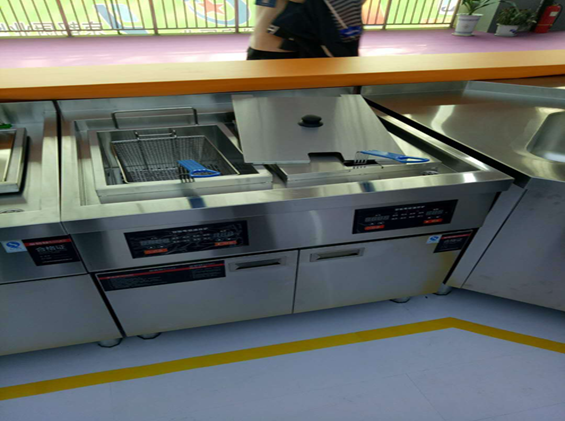 廚房設(shè)備